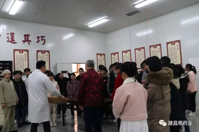南城職業中專優秀學生參觀學習建昌幫非物質文化遺產